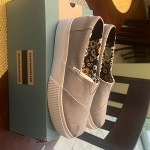 Toms alpargata!! Grey! Brand new never worn! morning dove